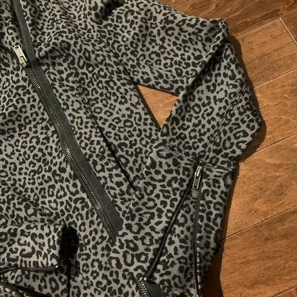 ✨FLASH SALE✨ Women’s Jacket - Picture 6 of 8